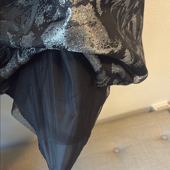 Jessica Howard 10P Elegant Black velvet and Silver shimmer Dress with tulle - Picture 5 of 6